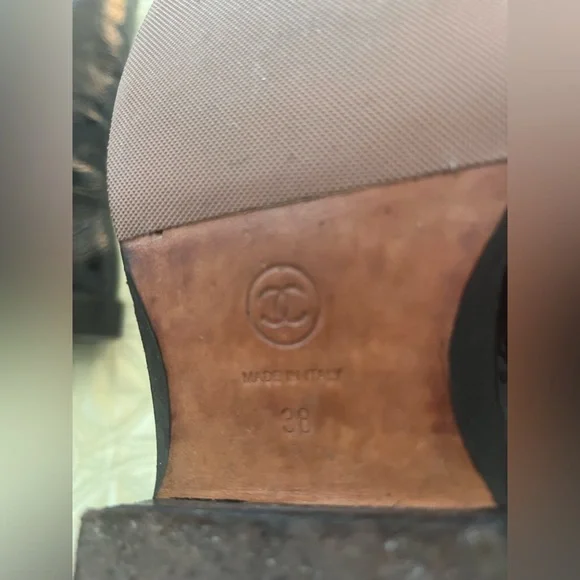 Chanel authentic winter boot with fur  inside - Picture 7 of 10